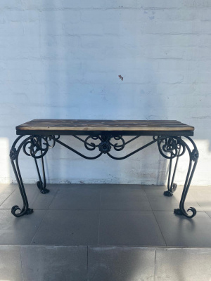 Лавка ритуальная с фигурно-кованными ножками